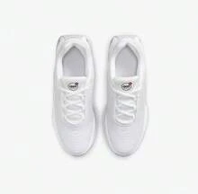 Nike 耐克女子低帮跑鞋，采用气垫中底设计，轻盈舒适，耐穿，适合训练、通勤和户外活动。Air Max Dn 未来主义设计，百搭日常休闲穿着。货号：FB8987-100 - 白色 - 查看 4