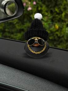 1 pièce Canard en peluche portant un bonnet tricoté et une chaîne, accessoire décoratif pour voiture