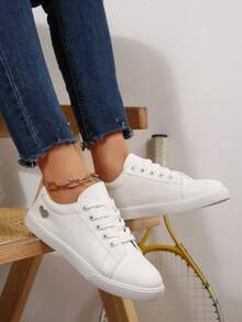 1 Pair Women's Casual Lace-Up Skateboard Shoes, Silver Heart Pattern PU Low-Top Outdoor Sports Sneakers - White - View 3