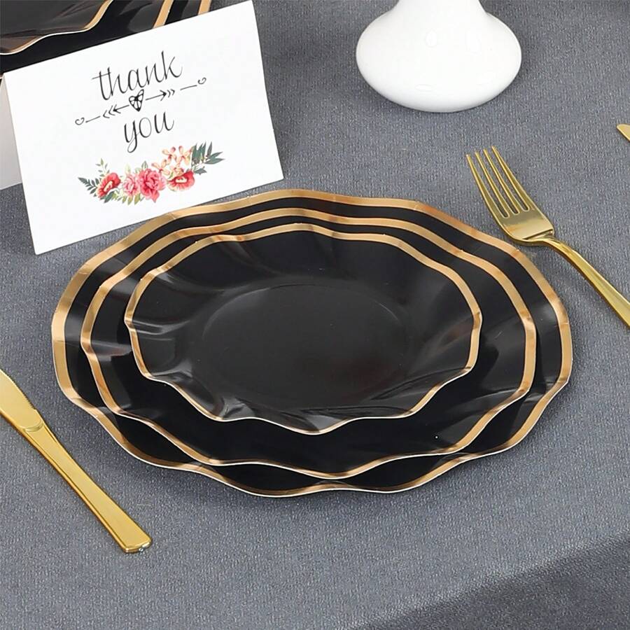 10/30/50 件全新波浪形黑色和金色纸盘 - 7.25 英寸甜点盘、9 英寸午餐盘和 10.25 英寸晚餐盘黑色一次性盘子，带金色边缘 - 适合派对、新年、生日、毕业典礼和父亲节 - 黑色 - 查看 1