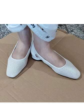 米色方头女式凉鞋，优雅度假平底一脚蹬镂空户外派对鞋