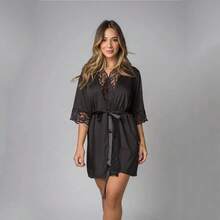Robe em Microfibra com Detalhes em Renda - Preto - Visão 1