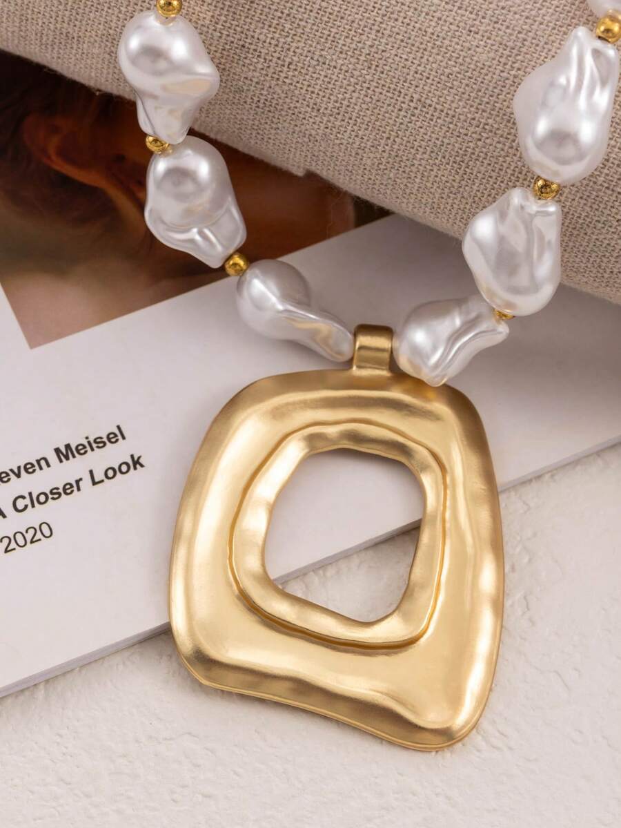 1Pc Bohemian Elegant Luxury Matte Gold Asymmetrical Geometric Hollow Square Pendant With Baroque Pearl Chain For Women's Daily Wear Beach Accessory