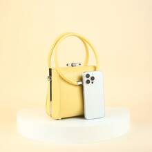 Bolso cuadrado pequeño versátil y casual con cadena gruesa y diseño personalizado, decoración de corazón melocotón, correa de hombro ancha, bolso bandolera de un solo hombro, bolso de compras y uso diario para mujeres, bolso para teléfono móvil