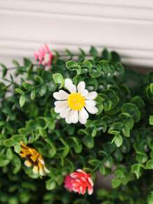 1/2 pièces Couronnes artificielles colorées, couronnes d'eucalyptus, couronnes de marguerites, plantes artificielles, fleurs artificielles, vert, matériau en PE. Convient pour la décoration des dortoirs d'école, des bureaux, des rassemblements extérieurs, des occasions festives, des fêtes d'anniversaire, des entrées de maison, des halls d'hôtel, des restaurants, des salons, des chambres à coucher, des banquets de mariage, des cuisines, des jardins et des décorations de Noël.