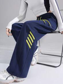 JUTU 条纹侧边拼接运动裤，藏青色和黄色条纹，高腰，抽绳设计，休闲直筒裤型，百搭美式风格，适合春、秋、冬季穿着。 - 1A49寶藍拼黃 - 查看 1