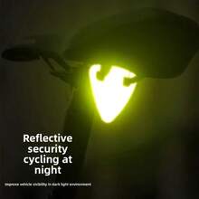 Lot de 4 pendentifs réfléchissants orange haute visibilité pour vélo – Triangle en TPU étanche, accessoire de sécurité réutilisable pour VTT et vélos de route, équipement de cyclisme d'extérieur – Visibilité nocturne améliorée, indispensables pour les déplacements quotidiens, indispensables pour la sécurité à vélo, décoration de réflecteur pour vélo, accessoires de voyage aventure, kit d'urgence routière