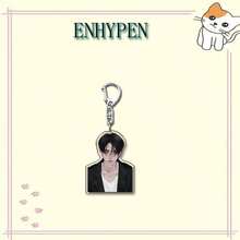 带有“En/Hypen”标志的钥匙扣、NIKI & SUNOO 包包挂饰、朴成勋卡通人物周边商品、粉丝周边钥匙扣、高品质学生背包挂饰、配饰、礼物、背包挂件、送给闺蜜的礼物、节日和生日礼物 - 彩色 - 查看 4