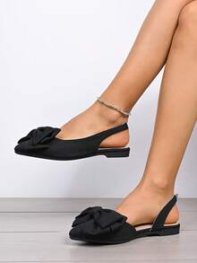 Sandálias de Salto Baixo Estilosas Femininas com Detalhe de Laço, Bico Fino, Slip-On, Tira Ajustável no Tornozelo, Upper em Tecido Preto, Solado de Borracha Confortável, Estilo Elegante e Doce, Ideal para Primavera/Verão, Uso Diário, Festas, Ocasiões Casuais e Formais