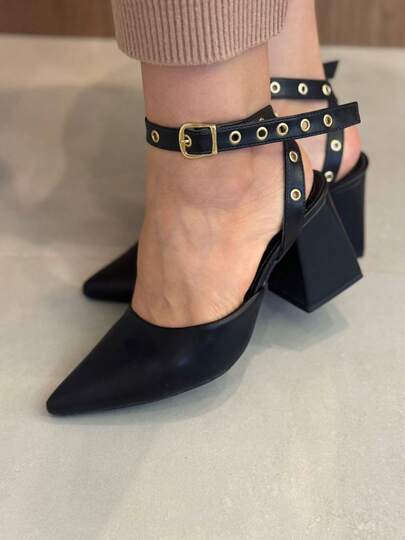 Scarpin Bico Fino Feminino Salto Bloco Confortável Ajuste de Fivela Cor Preta