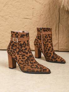 Botas Ankle de Salto Alto Femininas, Botas Ankle de Salto Grosso Pontudas com Zíper Lateral em Estampa de Leopardo Marrom, Estilo Europeu e Americano, Plus Size - Castanho - Visão 13