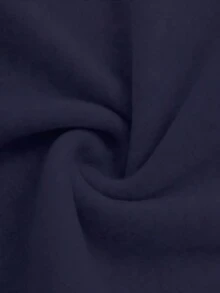 Damska, luźna, swobodna kurtka z kapturem, z odkrytymi ramionami i ściągaczem, kieszeniami i termiczną podszewką, idealna do codziennych dojazdów do pracy, na wyjścia, na spotkania ze znajomymi, do domu, na trening, ciepła i wygodna – jesień/zima