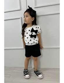 Conjunto Infantil Blusa Manga Curta Corações Branco Aplique Laços Shorts Preto - Preto e Branco - Visão 4