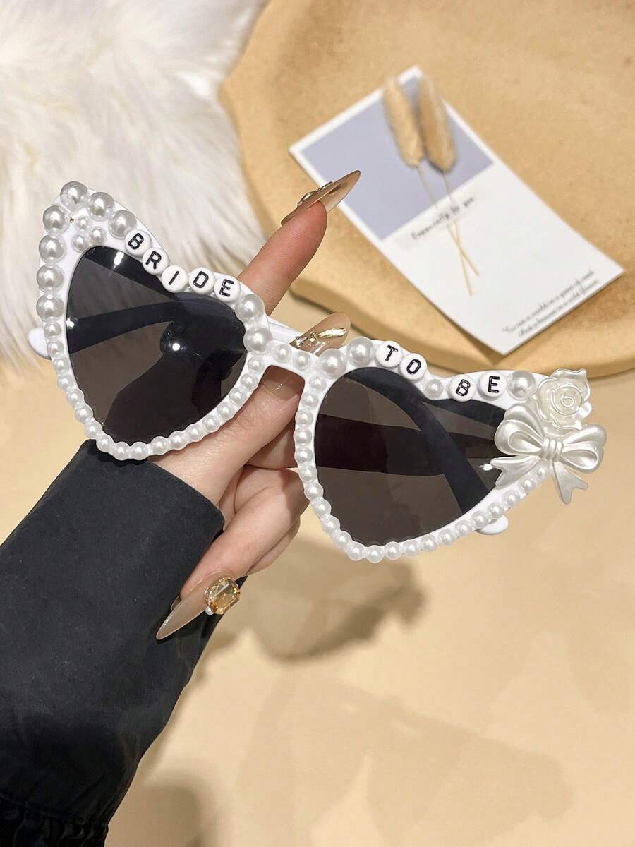 1pc Heart-Shaped Frame With Pearl Letter Decor & White Bow Tie Bridal Wedding Party Accessories For Women