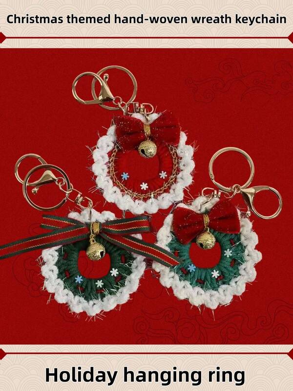 1pc 8cm Mini Flocked Christmas Wreath Keychain - It Features A Christmas Green Base Color Paired With Red Berry And Golden Bell Decorations, With A Classic Color Scheme That Fits All Styles. The Main Body Of The Keychain Is Made Of Alloy Material