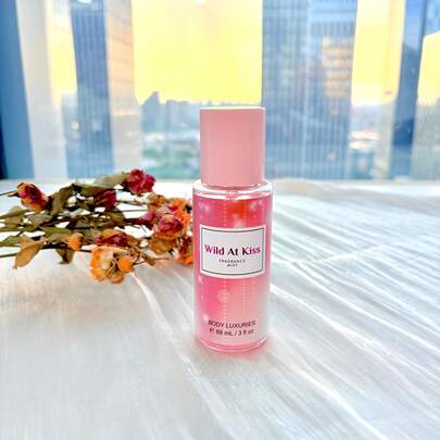 Victoria Secreto - Perfume Más Vendido 88ML con Opciones de Fragancia: Notas Floral, Afrutado o Gourmand. Crea un Ambiente Dulce, Esencia Duradera y Fácil de Llevar. Ideal para Citas, Salidas, Compras, Viajes y Trabajo. ¡Entrega Rápida Garantizada! Excelente Opción de Regalo para Halloween y Navidad.