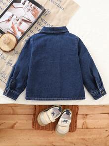 小男孩休闲时尚街头卡通刺绣拼布口袋长袖牛仔衬衫，秋季/春季 - 深色水洗藍 - 查看 2