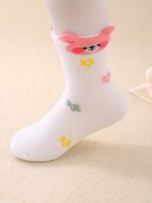 20双儿童/幼儿可爱卡通动物印花袜子 - 蝴蝶、兔子、条纹和花朵图案。独特有趣的图案，柔软透气。百搭休闲中筒袜，适合日常穿着、送礼或旅行。颜色和款式随机发货。