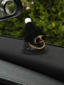 1 pièce Canard en peluche portant un bonnet tricoté et une chaîne, accessoire décoratif pour voiture