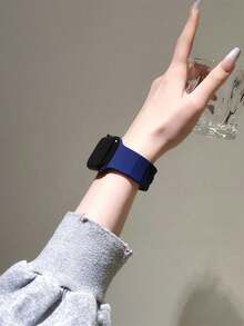 1pc Midnight Blue Silicone Watch Band, Compatible With Apple Watch 42mm, 38mm, 40mm, 41mm, 44mm, 45mm, 46mm, 49mm, Fashionable Smart Watch Replacement Strap, Suitable For Series Ultra2, Ultra SE2, SE 11, 10, 9, 8, 7, 6, 5, 4, 3, 2, 1, Unisex - Midnight Blue - View 5