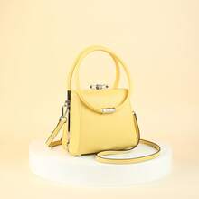 Bolso cuadrado pequeño versátil y casual con cadena gruesa y diseño personalizado, decoración de corazón melocotón, correa de hombro ancha, bolso bandolera de un solo hombro, bolso de compras y uso diario para mujeres, bolso para teléfono móvil