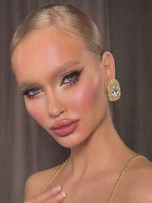 A Pair Of Silver Geometric Rhinestones For Fashionable Beauty And Sexy Evening Party Earrings, Suitable For Wearing At Parties