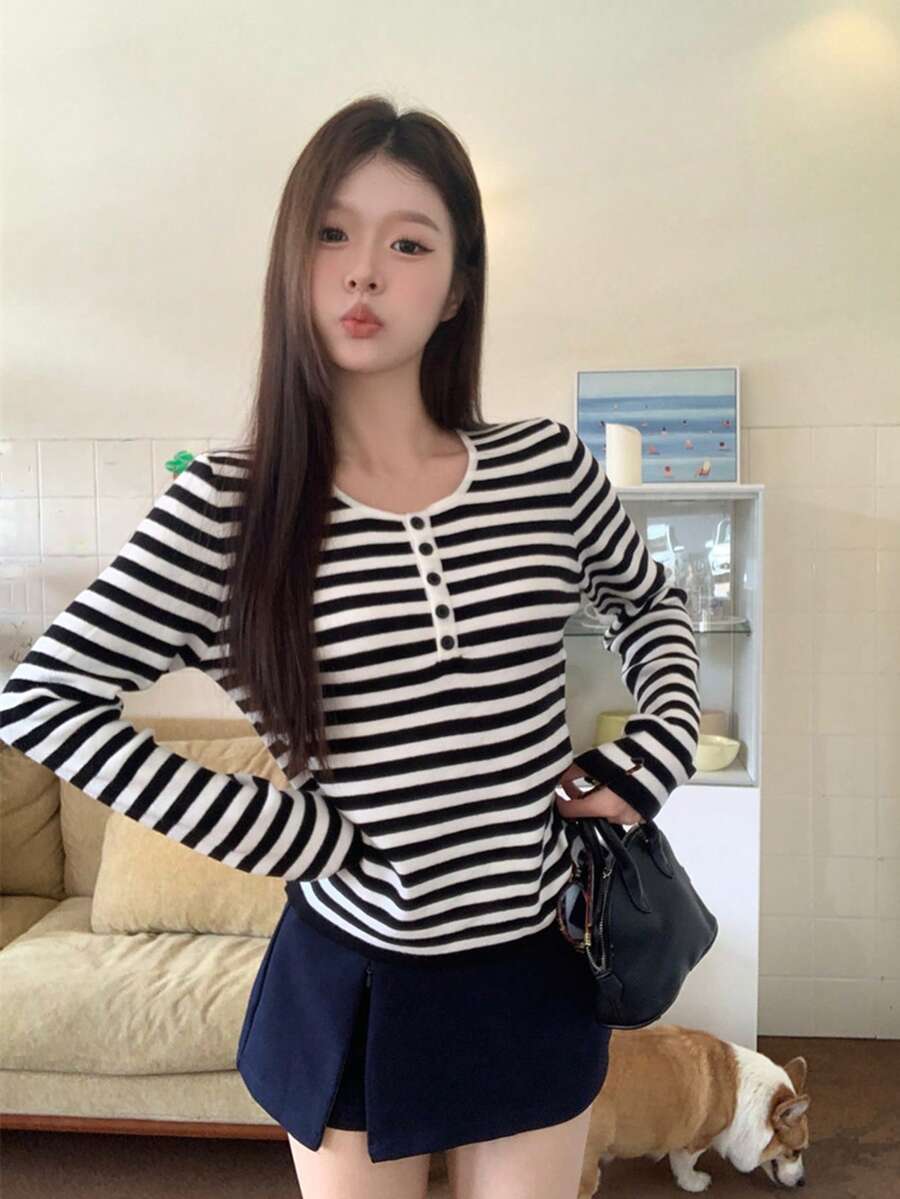 Autumn/Winter New Black & White Striped Crew Neck Long Sleeve Knit Sweater Tops For Women (Stripe Pattern Random) - Black and White Stripes - View 1