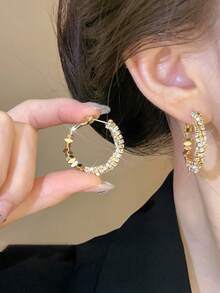 1 Pair Shiny Elegant Golden Hoop Earrings, Oversized Women's Everyday Jewelry, Suitable For Party, Wedding, Holiday, Girls & Mothers Gift