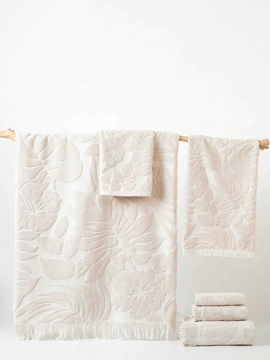 1条轻薄浴巾，摩卡色，提花叶子图案，长方形，70*140厘米，成人适用，可用于游泳、沐浴、裹身；也可作手巾，尺寸为34*74厘米或34*34厘米。速干、吸水性强、柔软，适用于浴室、厨房、旅行、节日礼品、健身房、海滩、酒店、沙龙、户外淋浴等场合，是美容院、酒店运动、家居用品、护肤浴巾的理想之选。 - 奶咖色 - 查看 1