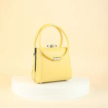 Bolso cuadrado pequeño versátil y casual con cadena gruesa y diseño personalizado, decoración de corazón melocotón, correa de hombro ancha, bolso bandolera de un solo hombro, bolso de compras y uso diario para mujeres, bolso para teléfono móvil