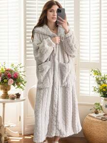 1Pc Women's Cozy Coral Fleece Hooded Robe - Warm And Soft Lounge Dress With Pockets, Machine Washable - Perfect For Fall And Winter - Multicolor - View 4