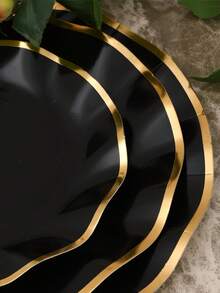 10/30/50 件全新波浪形黑色和金色纸盘 - 7.25 英寸甜点盘、9 英寸午餐盘和 10.25 英寸晚餐盘黑色一次性盘子，带金色边缘 - 适合派对、新年、生日、毕业典礼和父亲节 - 黑色 - 查看 4