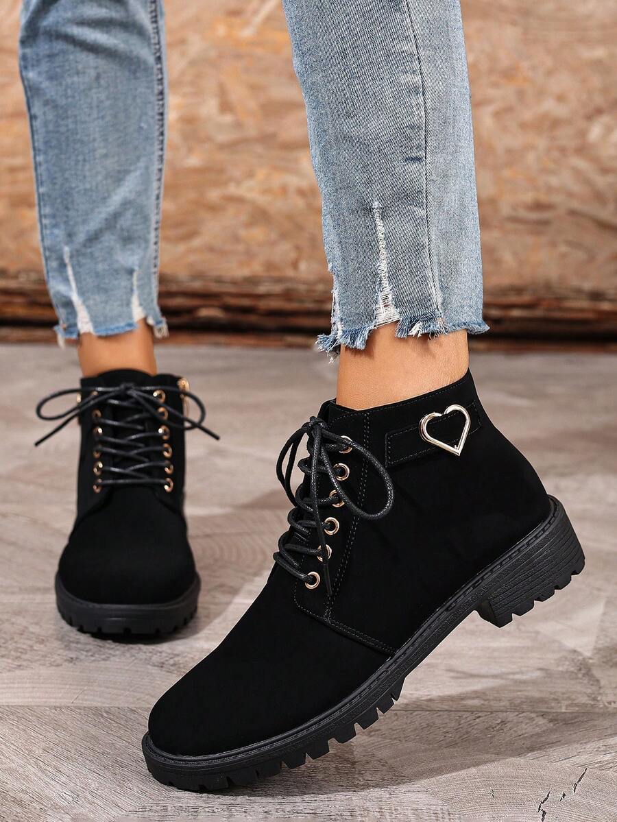 Botas de motocicleta de moda versátil y lujosa con cordones y cremallera lateral, estilo retro europeo y americano con tacón grueso y tacón bajo, adecuado para vacaciones y vuelta al colegio, botines y botas cortas, botas cálidas con cabeza redonda y botón de amor, botas con hebilla de metal para mujer, zapatos de oficina para mujer, botas de invierno deslizantes