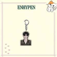 带有“En/Hypen”标志的钥匙扣、NIKI & SUNOO 包包挂饰、朴成勋卡通人物周边商品、粉丝周边钥匙扣、高品质学生背包挂饰、配饰、礼物、背包挂件、送给闺蜜的礼物、节日和生日礼物 - 彩色 - 查看 7