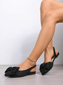 Sandálias de Salto Baixo Estilosas Femininas com Detalhe de Laço, Bico Fino, Slip-On, Tira Ajustável no Tornozelo, Upper em Tecido Preto, Solado de Borracha Confortável, Estilo Elegante e Doce, Ideal para Primavera/Verão, Uso Diário, Festas, Ocasiões Casuais e Formais