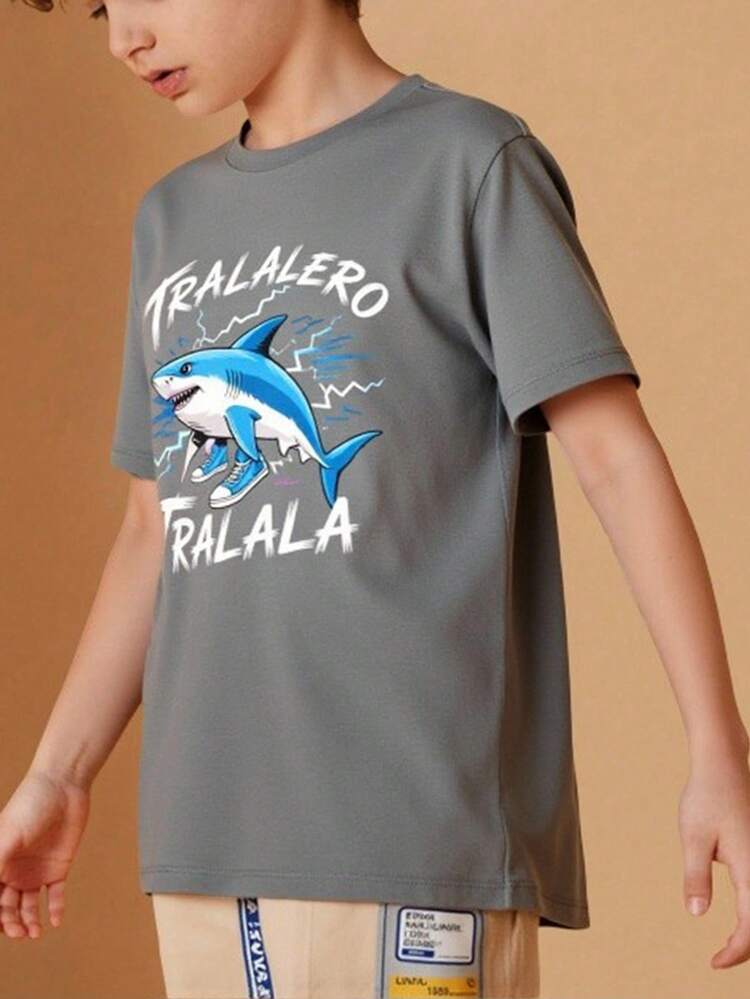 Camiseta infantil para niño, estilo casual de verano, holgada, cuello redondo, manga corta, estampado de Brainrot Tralalero Tralala Divertido, para uso diario - Gris - Añade 3