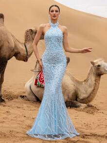 Elisanya 这款高级奢华的优雅露背美人鱼晚礼服，饰以繁复华丽的珠饰——修身胸衣凸显曼妙身姿，飘逸的美人鱼裙摆缀满层叠珠饰，是婚礼、舞会、盛大晚宴及女士派对等高端晚间聚会的理想之选。 - 淺藍色 - 查看 7