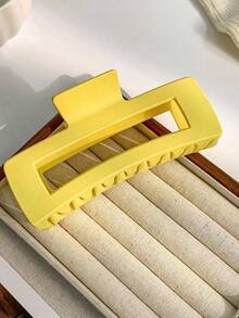 1pc Plastic Frosted Hair Clip - Stylish And Simple Accessory With A Feminine Touch Fall Winter Claw Clip Hair Accessories For Women For Vacation Outfits Woman Elegant Hair Clutch