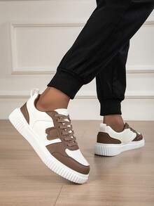 Neue modische Damen Lässig Schuhe für Herbst/Winter, weiß & braun neutrale stilvolle minimalistische Sneaker, zweifarbige Patchwork Lässig Skaterschuhe, Schnürsenkel Sneaker mit dicker Sohle, Unisex-Design - Braun - Übersicht 5