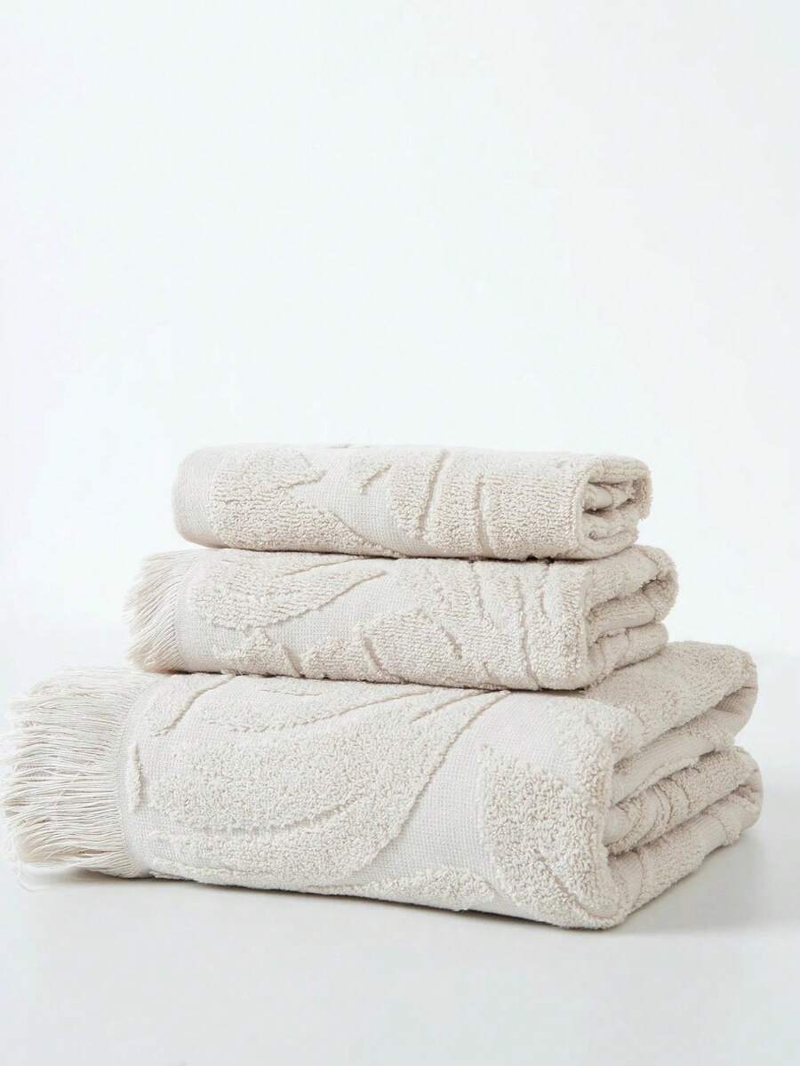 1条轻薄浴巾，摩卡色，提花叶子图案，长方形，70*140厘米，成人适用，可用于游泳、沐浴、裹身；也可作手巾，尺寸为34*74厘米或34*34厘米。速干、吸水性强、柔软，适用于浴室、厨房、旅行、节日礼品、健身房、海滩、酒店、沙龙、户外淋浴等场合，是美容院、酒店运动、家居用品、护肤浴巾的理想之选。 - 奶咖色 - 查看 1