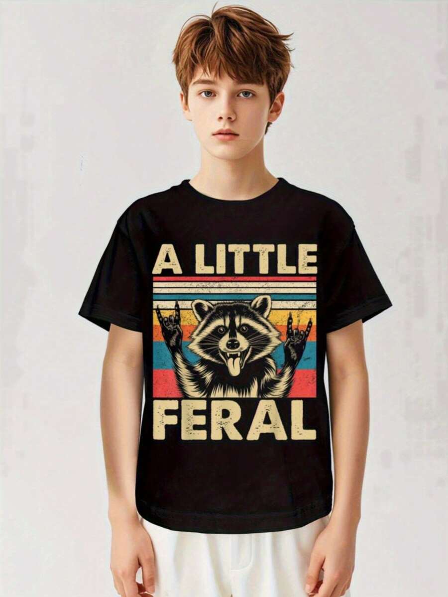 Wild Child Boys' Graphic T-Shirt - Retro Rock Raccoon A Little Feral Design, Black Casual Streetwear Summer Tee For Kids, Machine Washable Outdoor Play & Casual Attire, Raccoon Shirt, Vintage Inspired Apparel, Digital Print Top, Durable Fabric - 黑色 - 查看 1