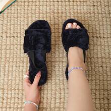 Lymalimoon Pantuflas Para el hogar Slippers de Peluche Unisex Plataforma Cómodas para Interior | Tallas 23-26 Dama | Adorables, Modernas y Elegantes con Suela Semi Antideslizante | Ideales para Invierno, Otoño y Días Fríos o Descanso del Hogar | Regalo Perfecto para Amigos y Parejas| Calzado Ligero y Acolchonado para Casa o Viaje - Marino Negro - Ver 4