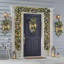 1 pièce Couronne d'escalier de Noël de 60*30 cm avec nœud et boules, couronne d'hiver artificielle, convient pour la porte d'entrée, la rambarde, le mur, la décoration de fenêtre - décoration de fête avec des accents dorés et rouges, décoration murale pour la maison