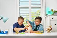 ZURU Robo Alive Dino DNA, Light Up Dinosaur Toy With Squishy Slime Play & Battery Power, Surprise Unboxing Kids Gift (Random) - Multicolor (Random Style) - View 7