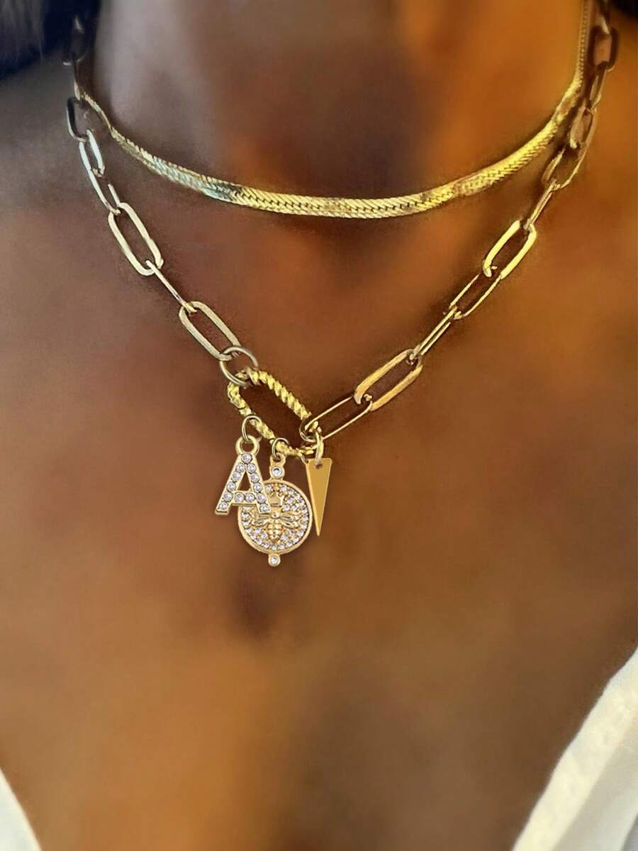 STYLEVER 1 PC Gold A-Z Initial Letter Necklace, Twisted Oval Buckle Chain, Diamond-Encrusted Little Bee Pendant, Stainless Steel Chain, Celebrating Festivals,Halloween And Christmas Gifts For Women