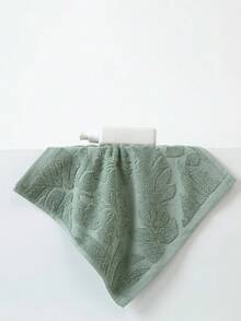 1pc Lightweight Bath Towel, Green Leaf Jacquard Pattern, Rectangular 70*140cm For Adults Swimming Bathing Wrap, Or 34*74cm Hand Towel, 34*34cm Handkerchief, Quick Dry Absorbent Soft For Bathroom, Kitchen, Travel, Holiday Gift, Gym, Beach, Hotel, Salon, Outdoor Shower Towels For Beauty Salon, Hotel Sports,Home Essentials, Towel, Skin Care Bath Towel Sheet