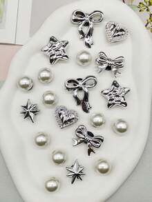20 件朋克风格银色树脂领结鞋饰闪亮星星心形鞋扣配饰可拆卸仿珠鞋 DIY 装饰多功能鞋夹装饰适合女士凉鞋拖鞋沙滩包圣诞节万圣节生日派对礼物