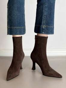 Botas cortas marrones para mujer de tacón alto 2025 Otoño/Invierno Nuevas Llegadas Tacón fino y esponjoso Elegantes Puntera puntiaguda Botas elásticas y delgadas, Botas de tacón de gatito, Fiesta