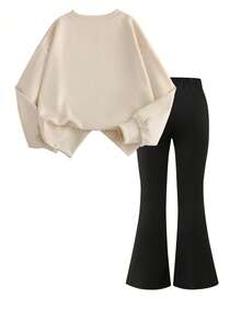 两件套女童爱心元素套装，舒适面料，适合春秋季街头活动和日常穿着。少女服装。少女服装。圣诞节