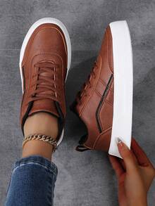 Lässige Sneaker Schuhe für Damen, Schnürschuhe aus Leder für Sport, modische Rundkappenschuhe mit niedrigem Schaft, modische atmungsaktive Schuhe für Studenten, Skateboarding, geeignet für Studenten, leichte EVA-Sohle